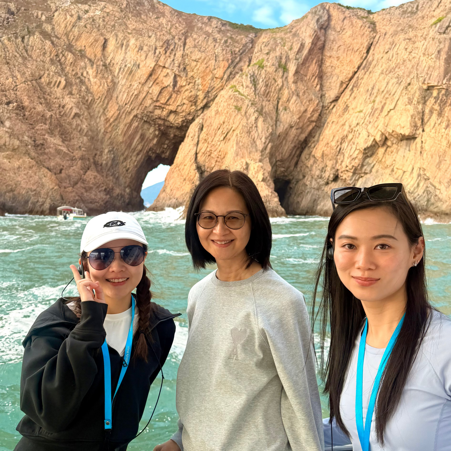HK Geopark Four Sea Arches Volcano Sightseeing Tour (Yacht Edition - 4 hrs)